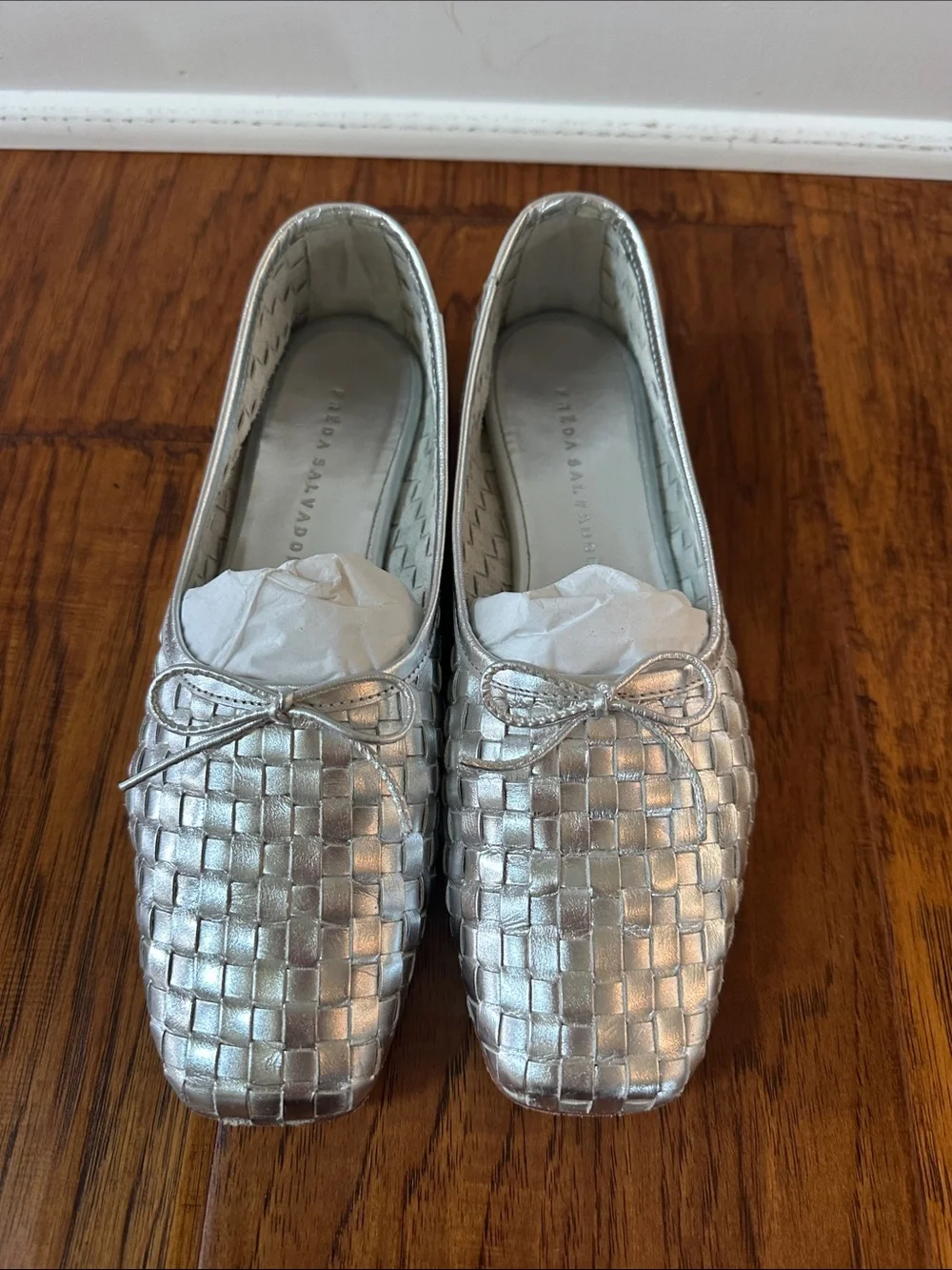 Freda Salvador Jada Silver Woven Leather Flats sz 8